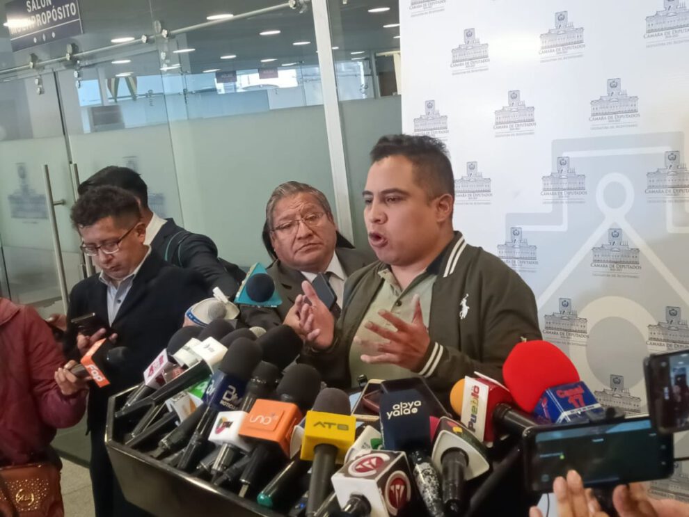 Alberto Astorga critica propuestas de Edmand Lara