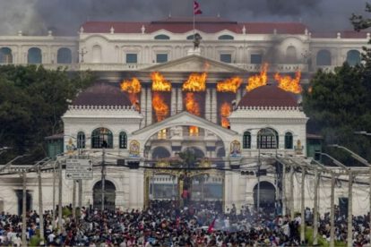 Crisis en Nepal: muere quemada la esposa de un ex primer ministro