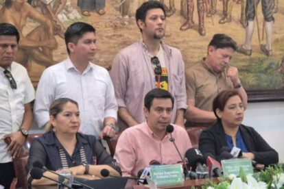 renuncia de Jhonny Fernández en el Concejo Municipal de Santa Cruz