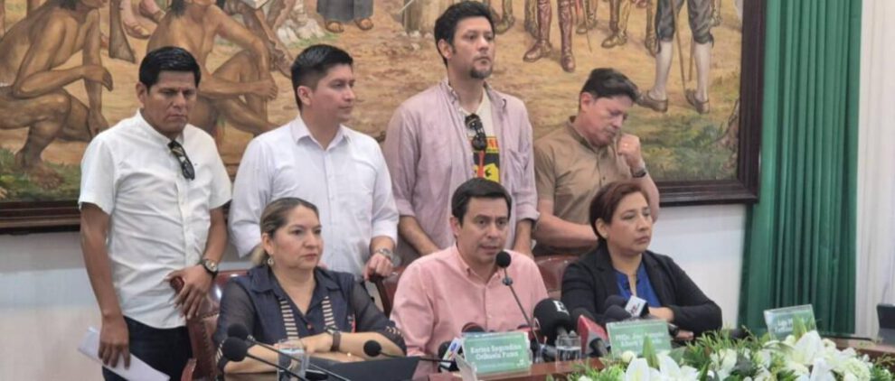 renuncia de Jhonny Fernández en el Concejo Municipal de Santa Cruz