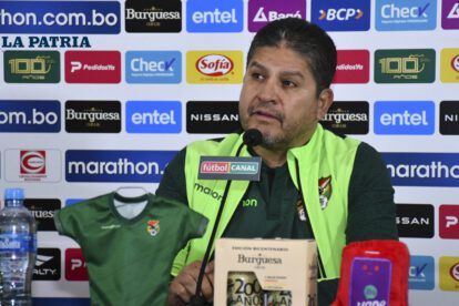 Óscar Villegas dirige a la selección boliviana de fútbol