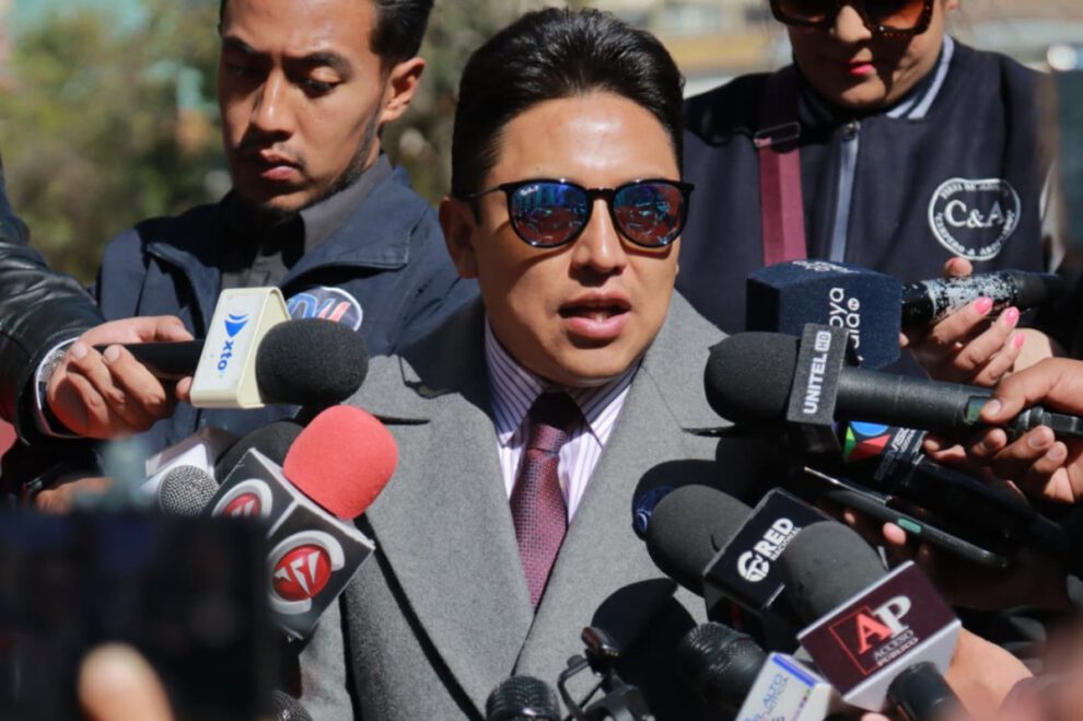 Demanda de Luis Muñoz contra exdirectora de la AJAM