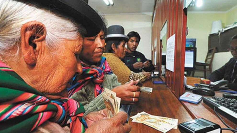 Renta Dignidad para personas mayores de 60 años