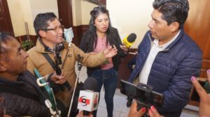Franklin Flores se presenta ante la Fiscalía y niega irregularidades