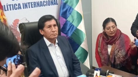Ley de diferimiento de créditos por el senador Félix Ajpi