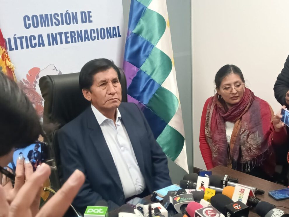 Ley de diferimiento de créditos por el senador Félix Ajpi