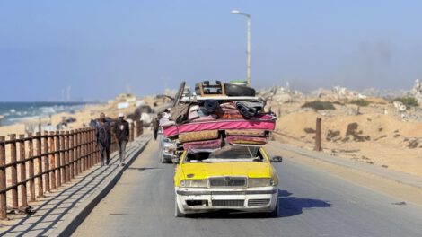Ejército israelí derriba edificio en Gaza