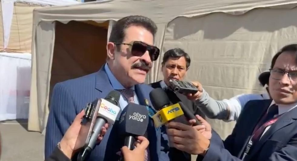 Manfred Reyes Villa se reunirá con candidatos presidenciales