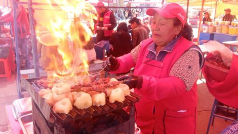 Feria del Api y del Anticucho en Oruro
