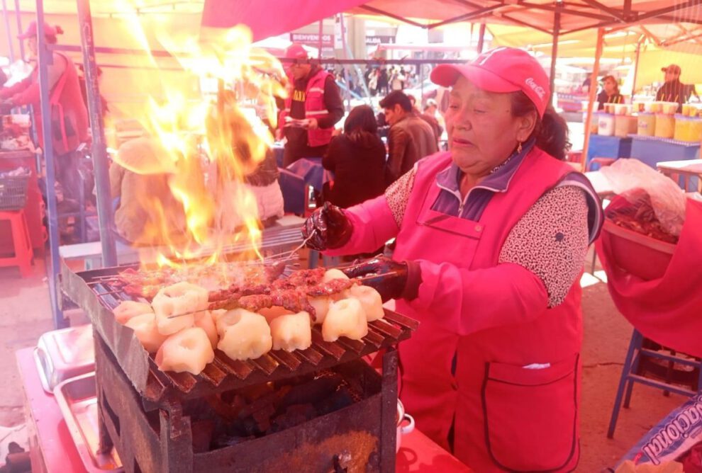 Feria del Api y del Anticucho en Oruro