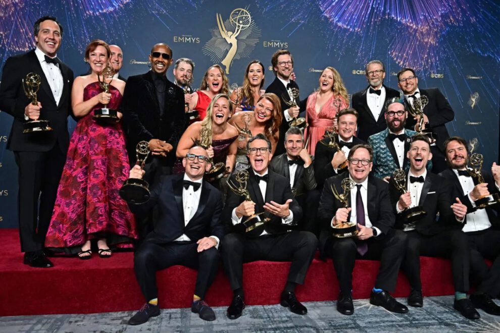 Premios Emmy 2025 celebrando a The Pitt y The Studio