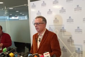 Caso Botrading: Diputado Carlos Alarcón solicita medidas cautelares