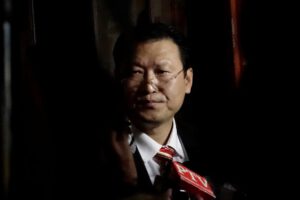 Chi Hyun Chung entrega casa de campaña a Alianza Libre