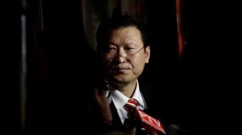 Chi Hyun Chung entrega casa de campaña a Alianza Libre