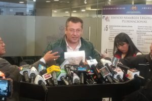 Guerra sucia entre candidatos en Bolivia