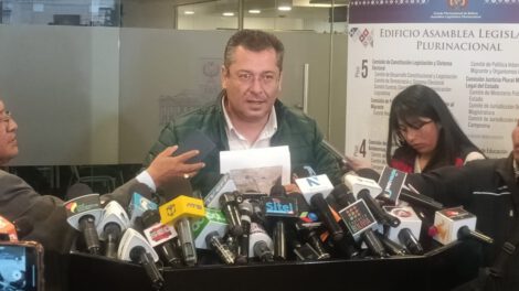 Guerra sucia entre candidatos en Bolivia