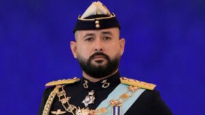 Mujer enfrenta prisión por fingir matrimonio con el hijo del rey en Malasia