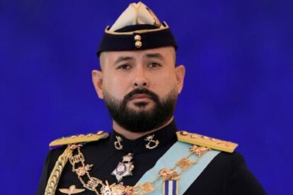 Mujer enfrenta prisión por fingir matrimonio con el hijo del rey en Malasia