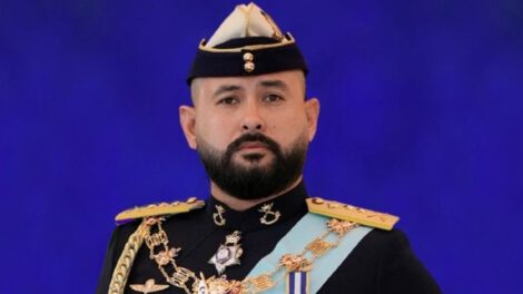 Mujer enfrenta prisión por fingir matrimonio con el hijo del rey en Malasia