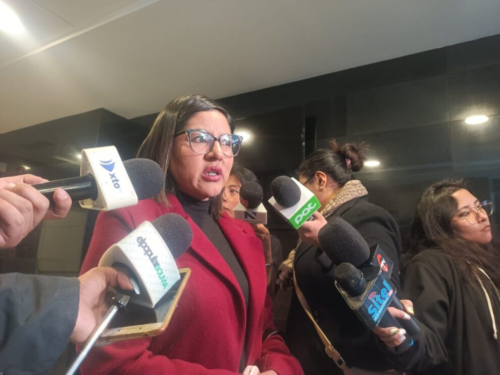 Lissa Claros pide al TSE sancionar a Edmand Lara por discurso agresivo