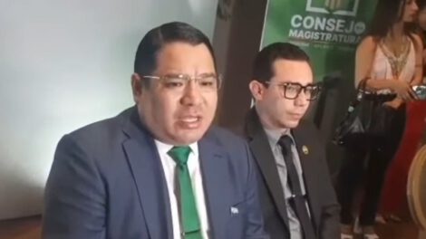 Roger Mariaca insta a Coco a asumir su defensa legal