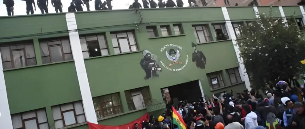 Reincorporación de policías tras crisis del 2019