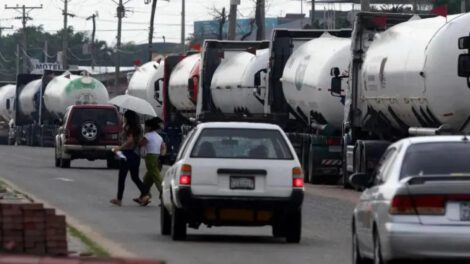 Desabastecimiento de diésel afecta la cosecha en Bolivia