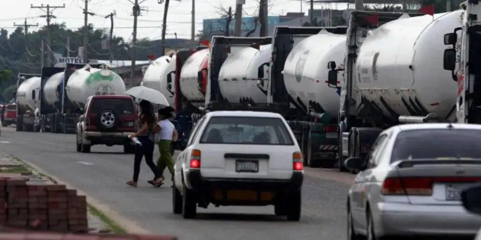 Desabastecimiento de diésel afecta la cosecha en Bolivia