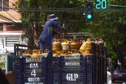 Crisis en Santa Cruz: Distribuidoras de gas operan al 15% por garrafas deterioradas