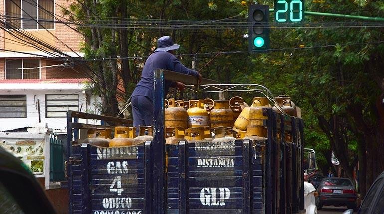 Crisis en Santa Cruz: Distribuidoras de gas operan al 15% por garrafas deterioradas