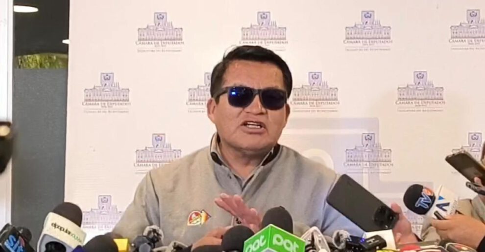 El diputado Renán Cabezas critica a Edmand Lara