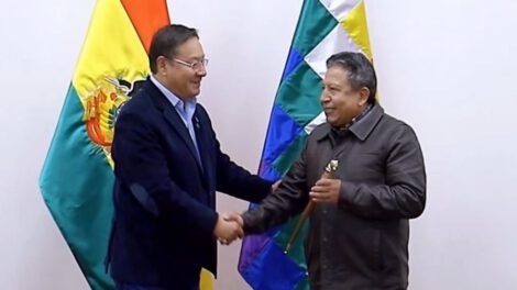 Luis Arce entrega bastón de mando a David Choquehuanca