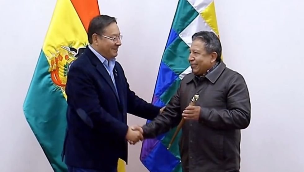 Luis Arce entrega bastón de mando a David Choquehuanca