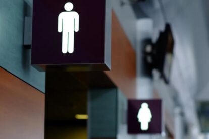 Ley del Senado 8 Texas sobre acceso a baños según sexo biológico