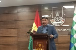 Senador Loza denuncia montaje en aprehensión de exviceministro Cáceres