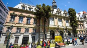 Prohibición de fiestas escolares en colegios por la Alcaldía de La Paz
