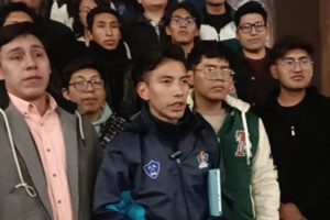 Elton Flores asume liderazgo de la FUL