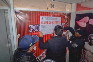 Cine videos clausurados en Oruro