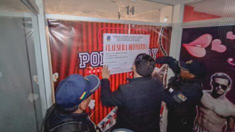 Cine videos clausurados en Oruro