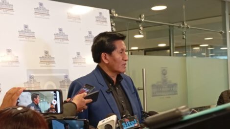 Félix Ajpi cuestiona encuestas electorales