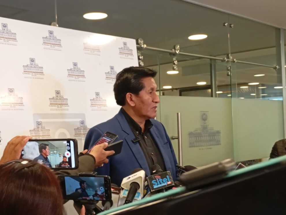 Félix Ajpi cuestiona encuestas electorales