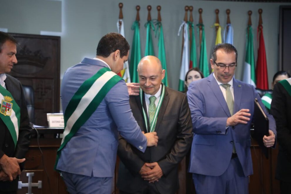 Cámara de Construcción de Santa Cruz recibe condecoración especial