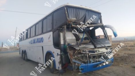 Choque de vehículos en carretera Oruro-Cochabamba