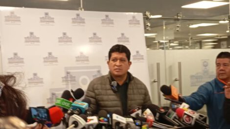 Manipulación en las encuestas según Luis Adolfo Flores