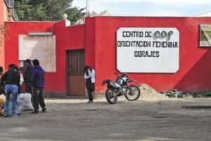 Mujer escapa del Centro de Orientación Femenina de Obrajes