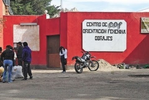 Mujer escapa del Centro de Orientación Femenina de Obrajes
