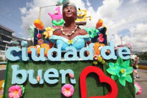 Carnaval de Tegucigalpa con desfiles y música en vivo