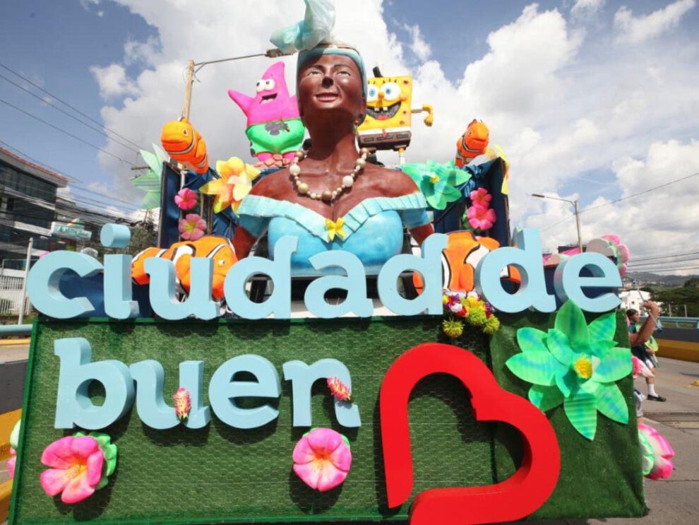 Carnaval de Tegucigalpa con desfiles y música en vivo
