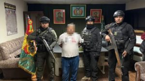 Bolivia entrega a Argentina a peruano investigado por triple asesinato