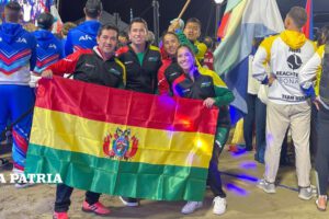 La delegación boliviana en el Panamericano de Tenis de Playa